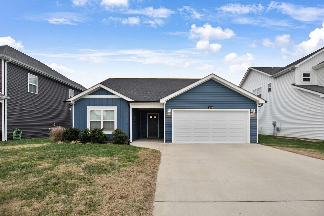 208 Clark Rd in Clarksville, TN - Building Photo