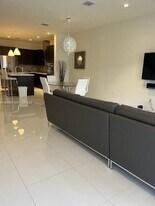 10220 NW 63rd Terrace in Doral, FL - Building Photo