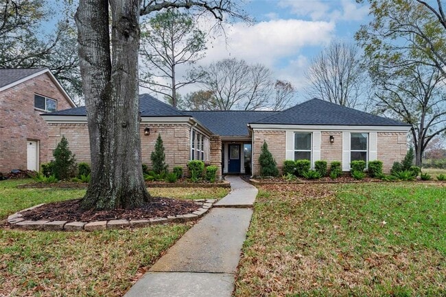 property at 15914 Elwood Dr