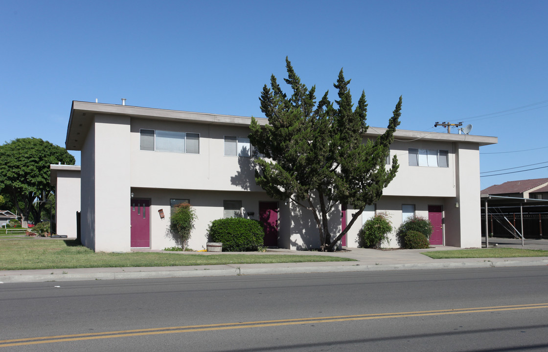 175 N 19th Ave in Lemoore, CA - Building Photo