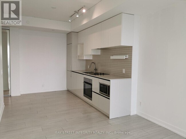 5 Buttermill Ave. in Vaughan, ON - Building Photo - Building Photo