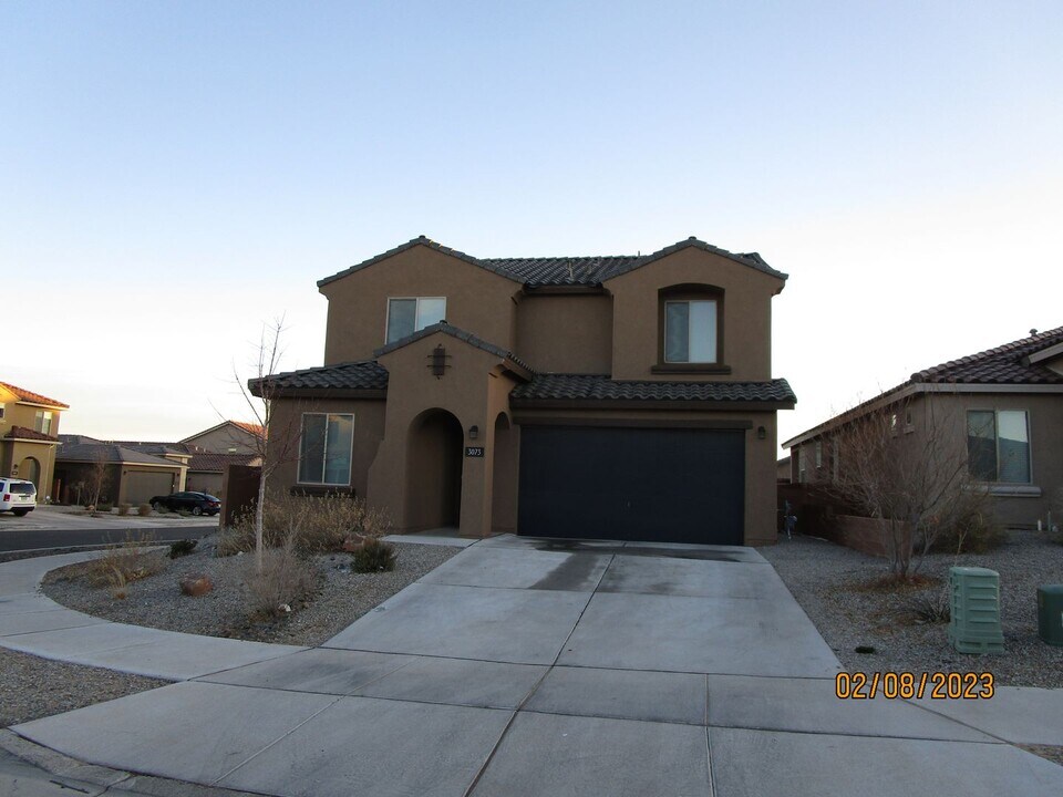 3703 Shannon Ln NE in Rio Rancho, NM - Building Photo