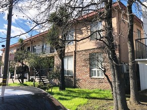 9301 Bancroft Ave in Oakland, CA - Building Photo - Primary Photo