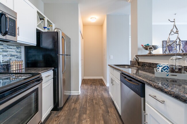 Milano Apartments in Houston, TX - Foto de edificio - Interior Photo