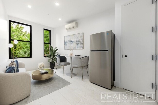 12 Verona Pl, Unit 2B in Brooklyn, NY - Foto de edificio - Building Photo