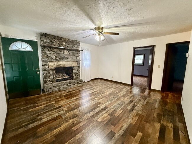 110 Holly Ave in East Flat Rock, NC - Building Photo - Building Photo