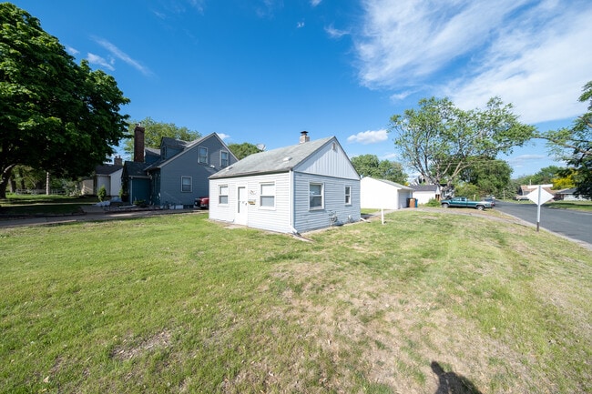 8247 Wentworth Ave S in Minneapolis, MN - Building Photo - Building Photo