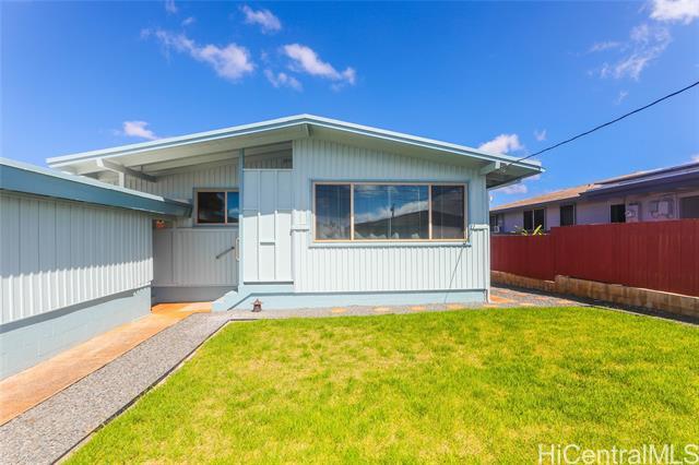 1522 Maluawai St in Pearl City, HI - Building Photo