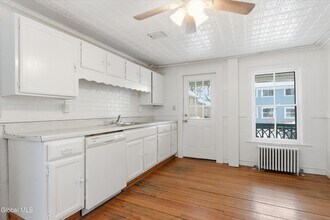 106 Lawrence St in Saratoga Springs, NY - Building Photo - Building Photo