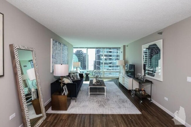 355e E Ohio St in Chicago, IL - Building Photo - Building Photo