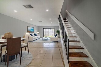 2720 S Oakland Forest Dr in Oakland Park, FL - Building Photo - Building Photo
