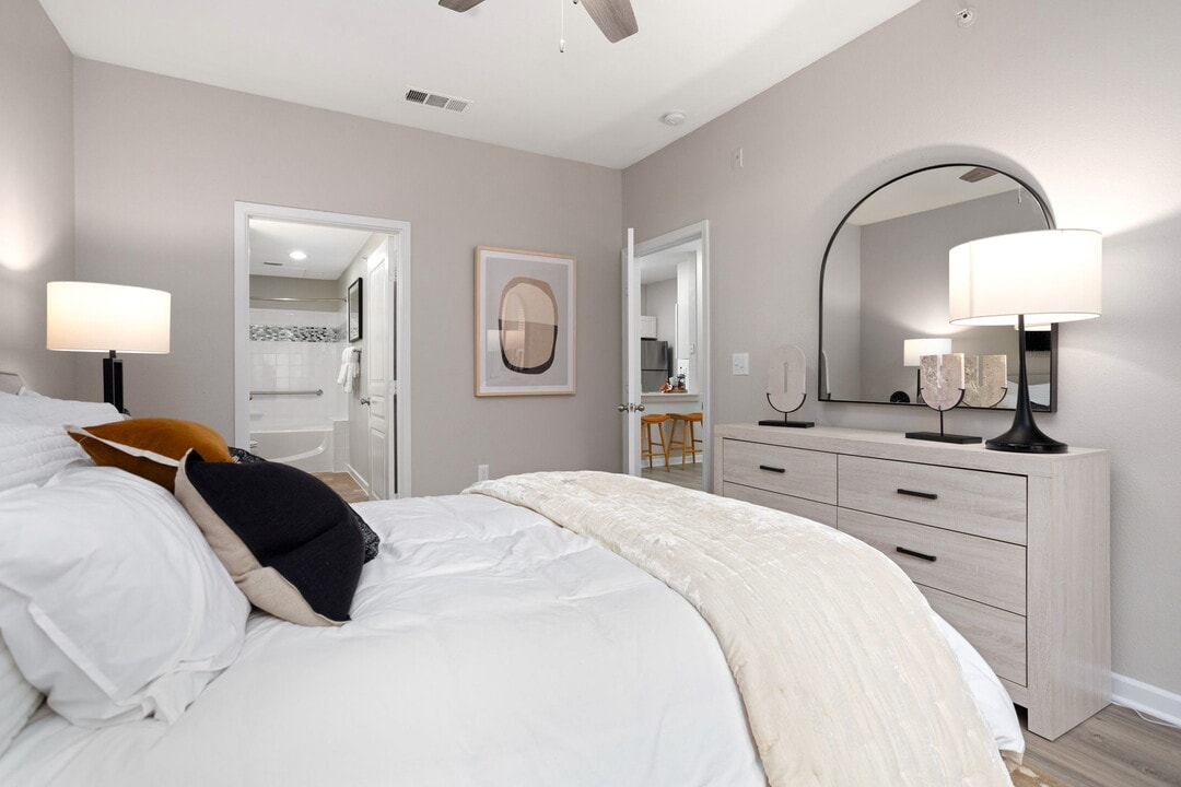 Niche in San Antonio, TX - Building Photo