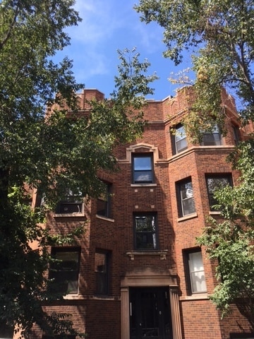 property at 640 W Roscoe St