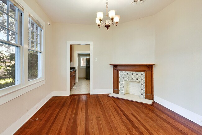 323 Phosphor Ave in Metairie, LA - Foto de edificio - Building Photo