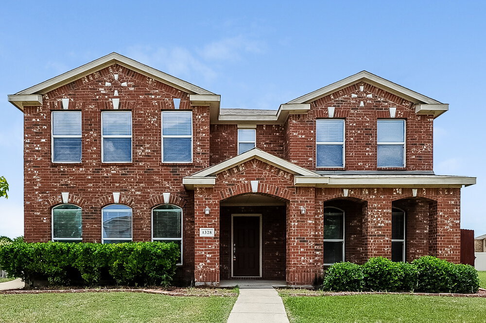 1328 Falcon Trail in Cedar Hill, TX - Building Photo