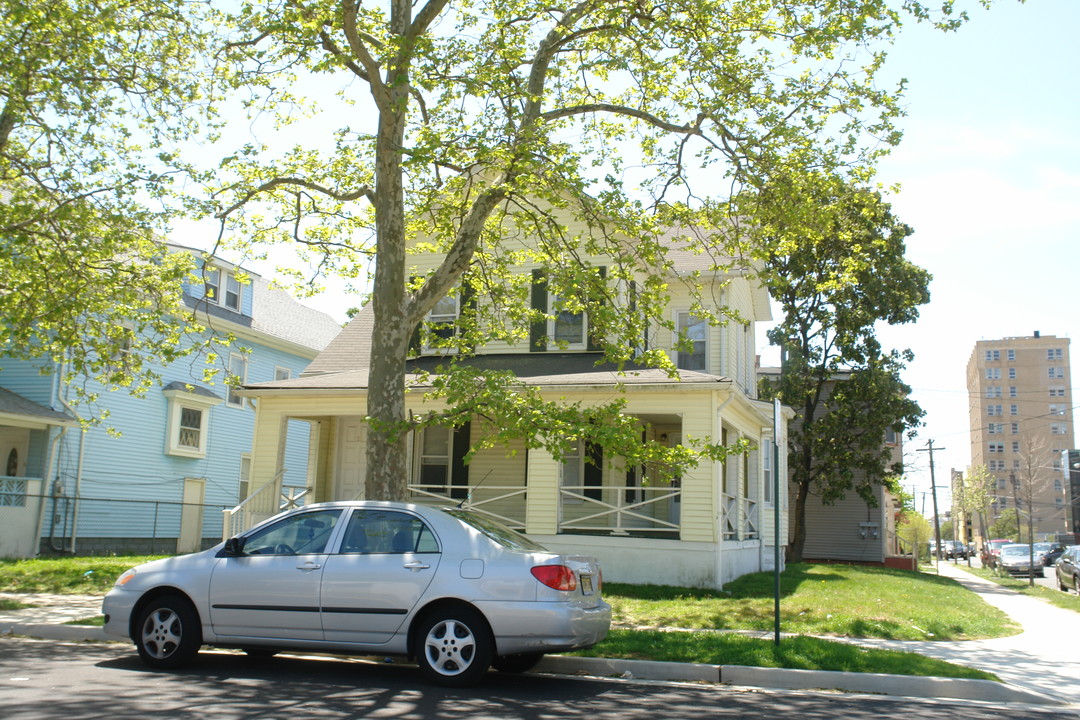 515 Sewall Ave in Asbury Park, NJ - Foto de edificio