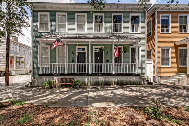 property at 533 E Broad St