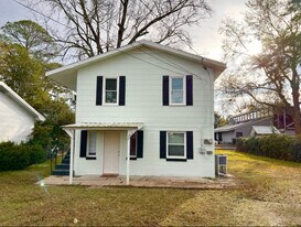 103 Henry St in Glennville, GA - Building Photo