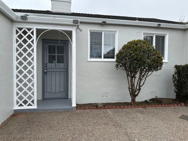 185 Eucalyptus Dr in San Francisco, CA - Building Photo - Building Photo