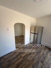 221 Dunmore St in Throop, PA - Building Photo - Building Photo