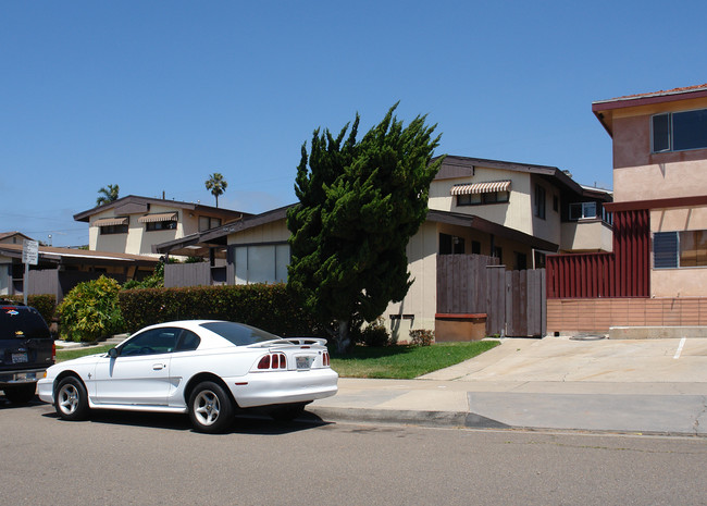 934-940 Tourmaline St in San Diego, CA - Building Photo - Building Photo