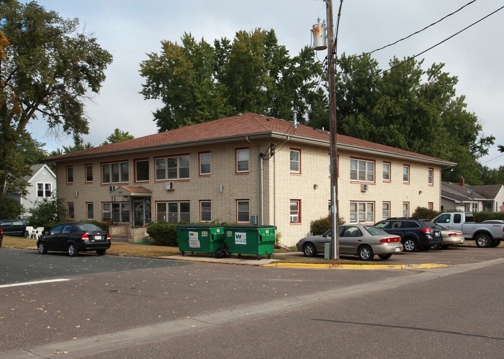 205 5th Ave in Osceola, WI - Foto de edificio