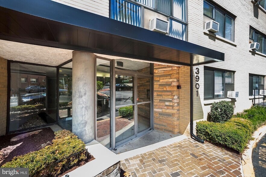 3901 Tunlaw Rd NW, Unit 506 in Washington, DC - Building Photo