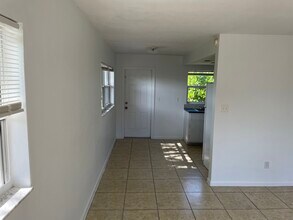 627 92nd Ave N, Unit 623 in Naples, FL - Foto de edificio - Building Photo