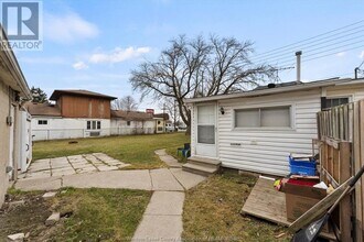 2010 Division Rd in Windsor, ON - Building Photo - Building Photo