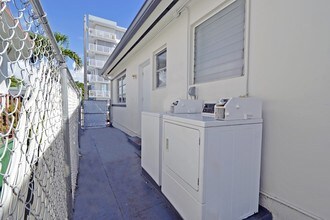 7746 Carlyle Ave in Miami Beach, FL - Foto de edificio - Building Photo