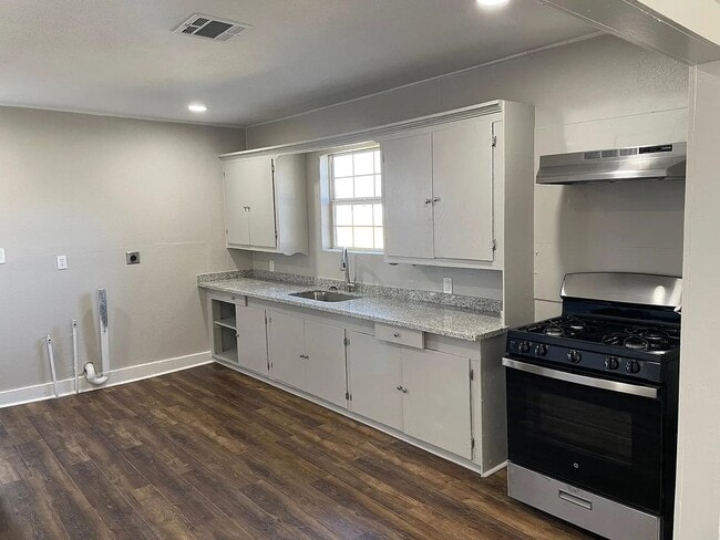 411 Dorothy St in Lafayette, LA - Building Photo - Building Photo