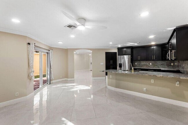 6384 Adriatic Way in Greenacres, FL - Building Photo - Building Photo