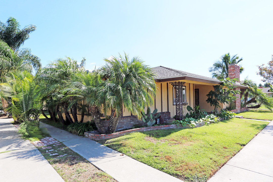 16642 Goldenwest St in Huntington Beach, CA - Building Photo