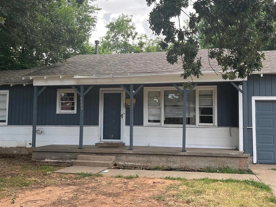 3609 Woodside Dr in Midwest City, OK - Building Photo