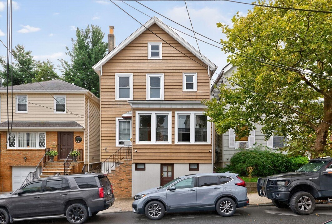 48 Dukes St in Kearny, NJ - Building Photo