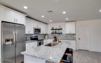 5735 S 12th Ln in Phoenix, AZ - Building Photo - Building Photo