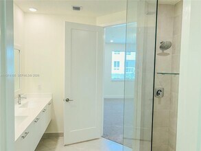 6410 NW 102nd Path in Doral, FL - Building Photo - Building Photo