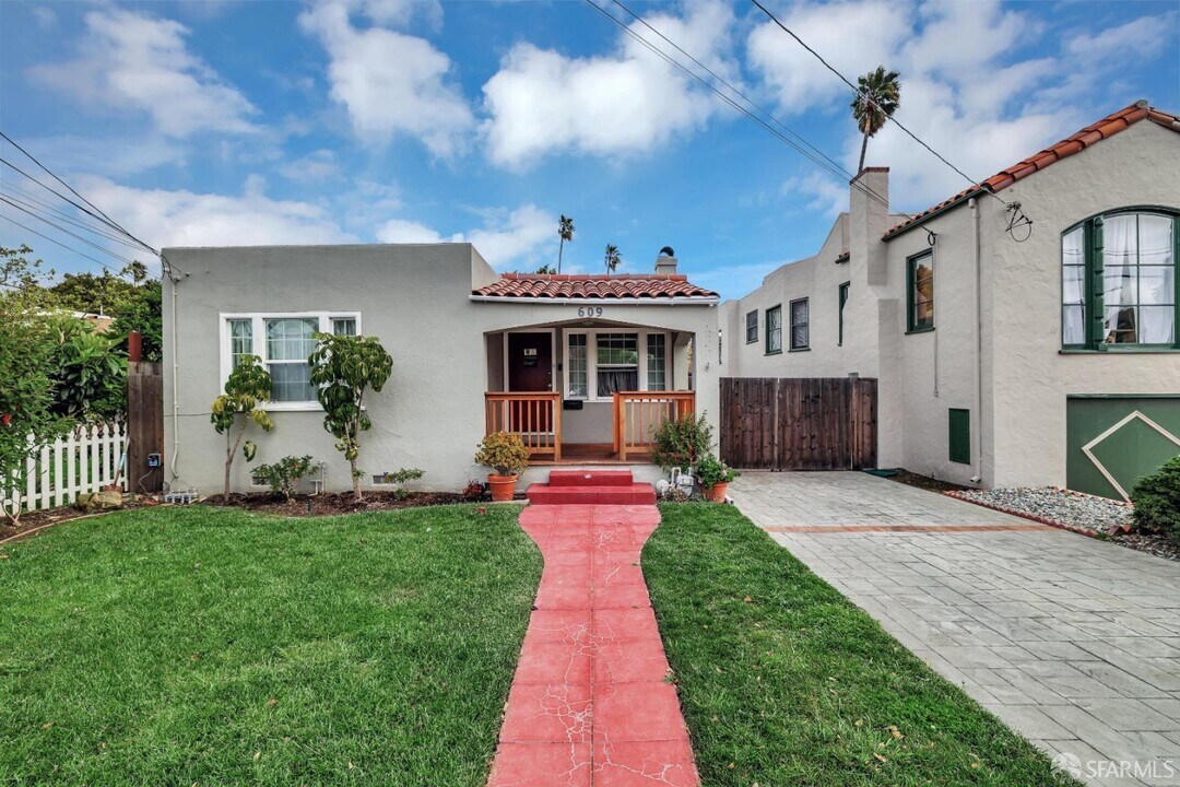 609 S Delaware St in San Mateo, CA - Building Photo