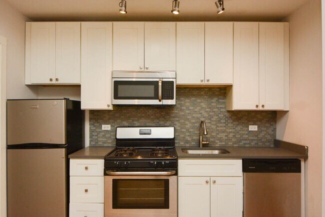 2828 W Palmer St, Unit G4 in Chicago, IL - Building Photo - Building Photo