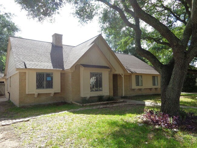 3022 Kenross St in Houston, TX - Building Photo - Building Photo