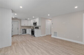 2648 Van Buren Ave in Naples, FL - Building Photo - Building Photo