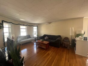 33 Winslow Ave, Unit 2 in Somerville, MA - Building Photo - Building Photo