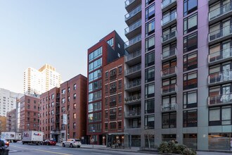1402 York Ave in New York, NY - Building Photo - Building Photo