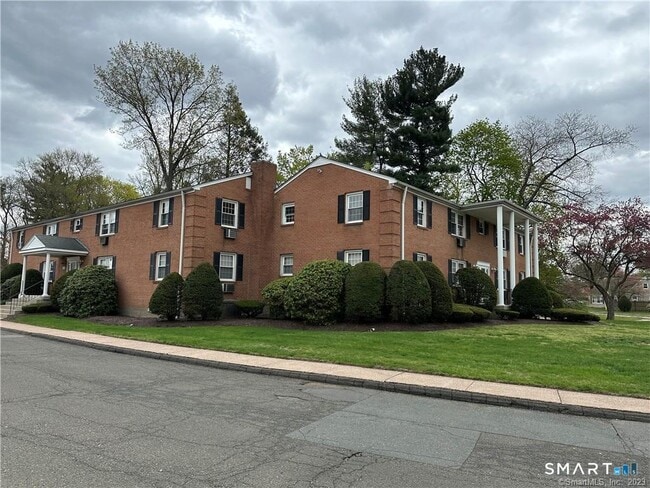 12 Brewster Rd in Glastonbury, CT - Building Photo - Building Photo