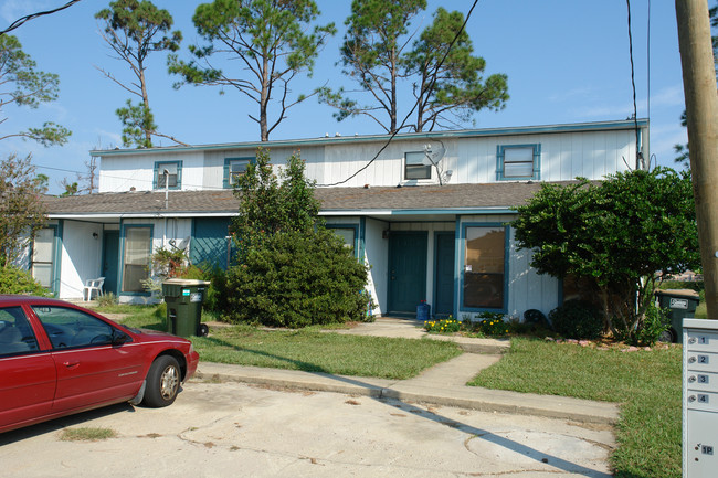 3266 Maplewood Dr in Gulf Breeze, FL - Foto de edificio - Building Photo