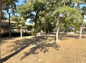 124 Forest Dr in Elgin, TX - Building Photo - Building Photo