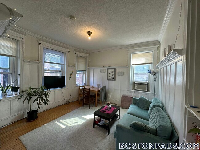 32 Glenville Ave, Unit 3 in Boston, MA - Building Photo - Building Photo