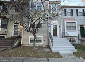 13504 Little Brook Dr in Clifton, VA - Building Photo