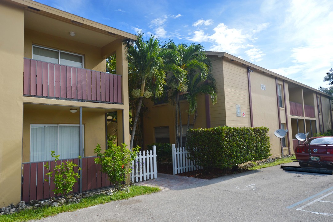 1915 Braman Ave in Ft. Myers, FL - Building Photo