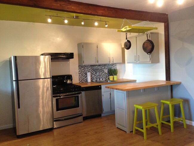 479 1/2 Isabel St, Unit 479 12 in Los Angeles, CA - Foto de edificio - Building Photo